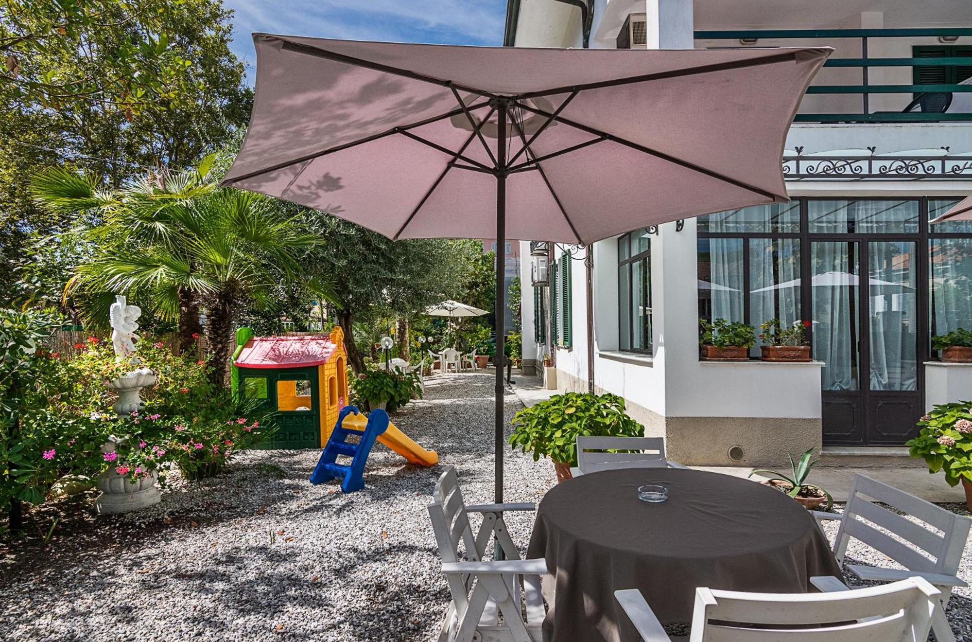 Hotel Eura Marina di Massa Exteriör bild
