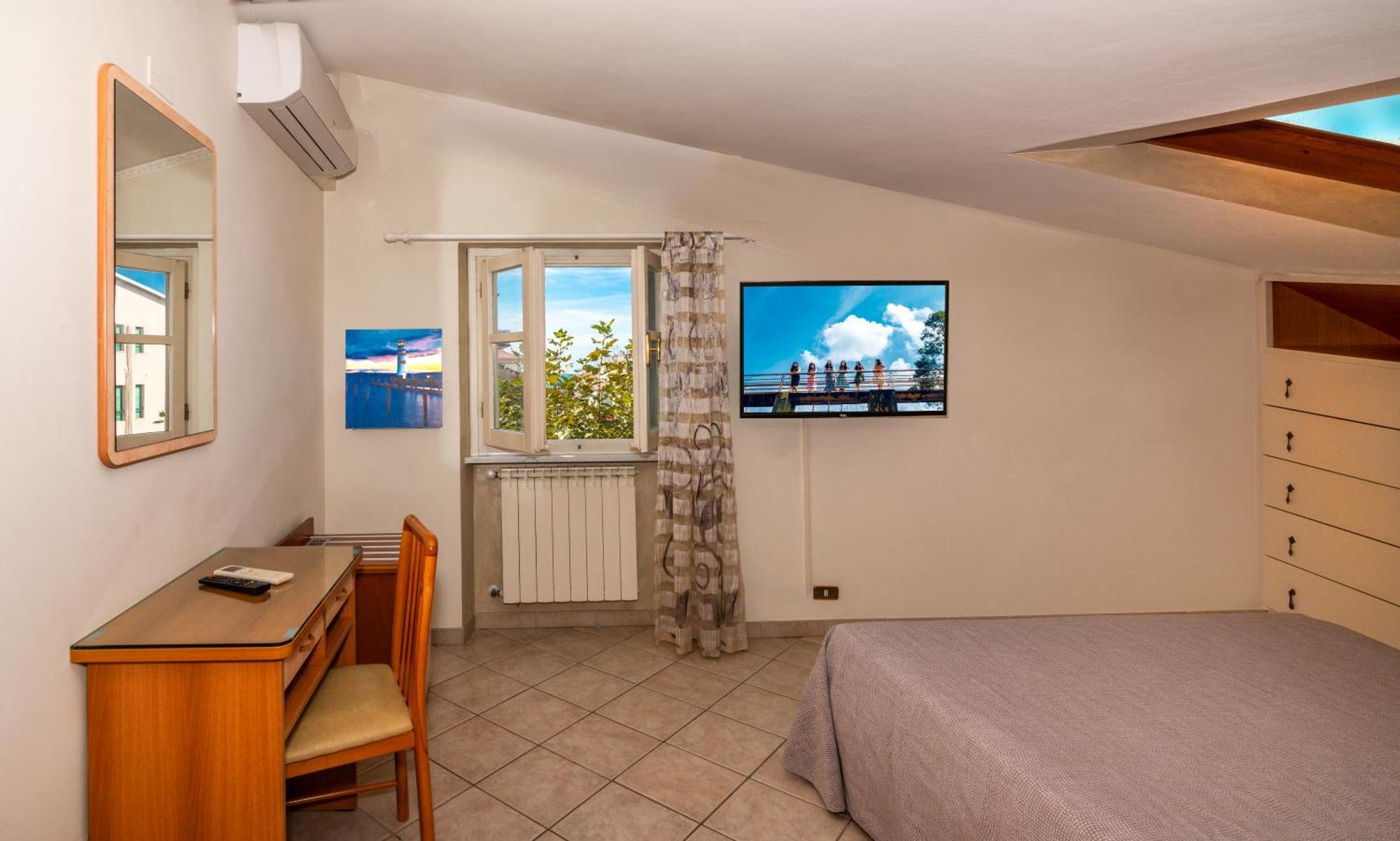 Hotel Eura Marina di Massa Exteriör bild
