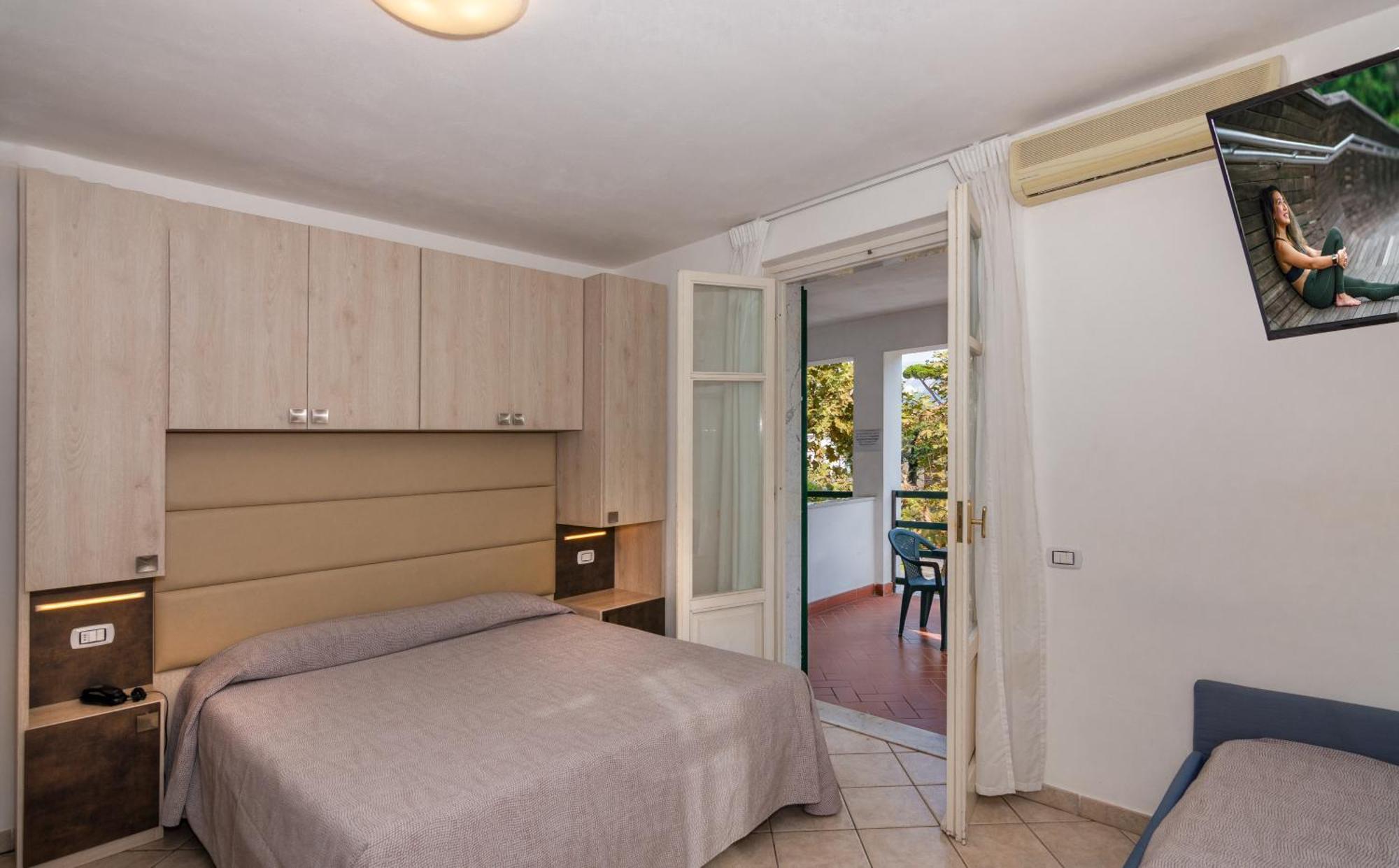 Hotel Eura Marina di Massa Exteriör bild