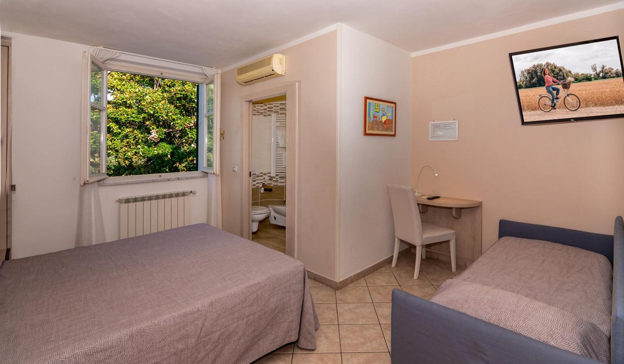 Hotel Eura Marina di Massa Exteriör bild