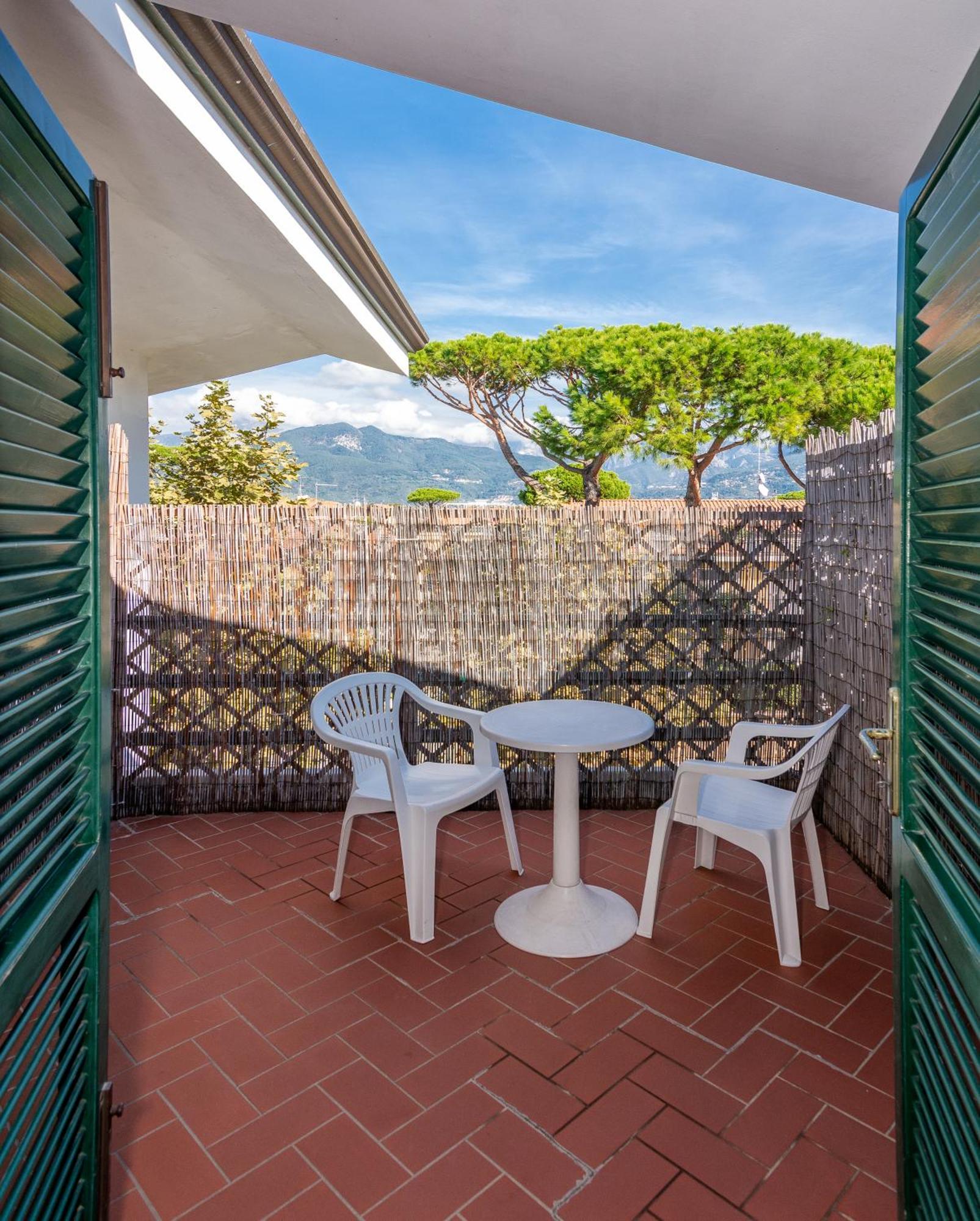 Hotel Eura Marina di Massa Exteriör bild