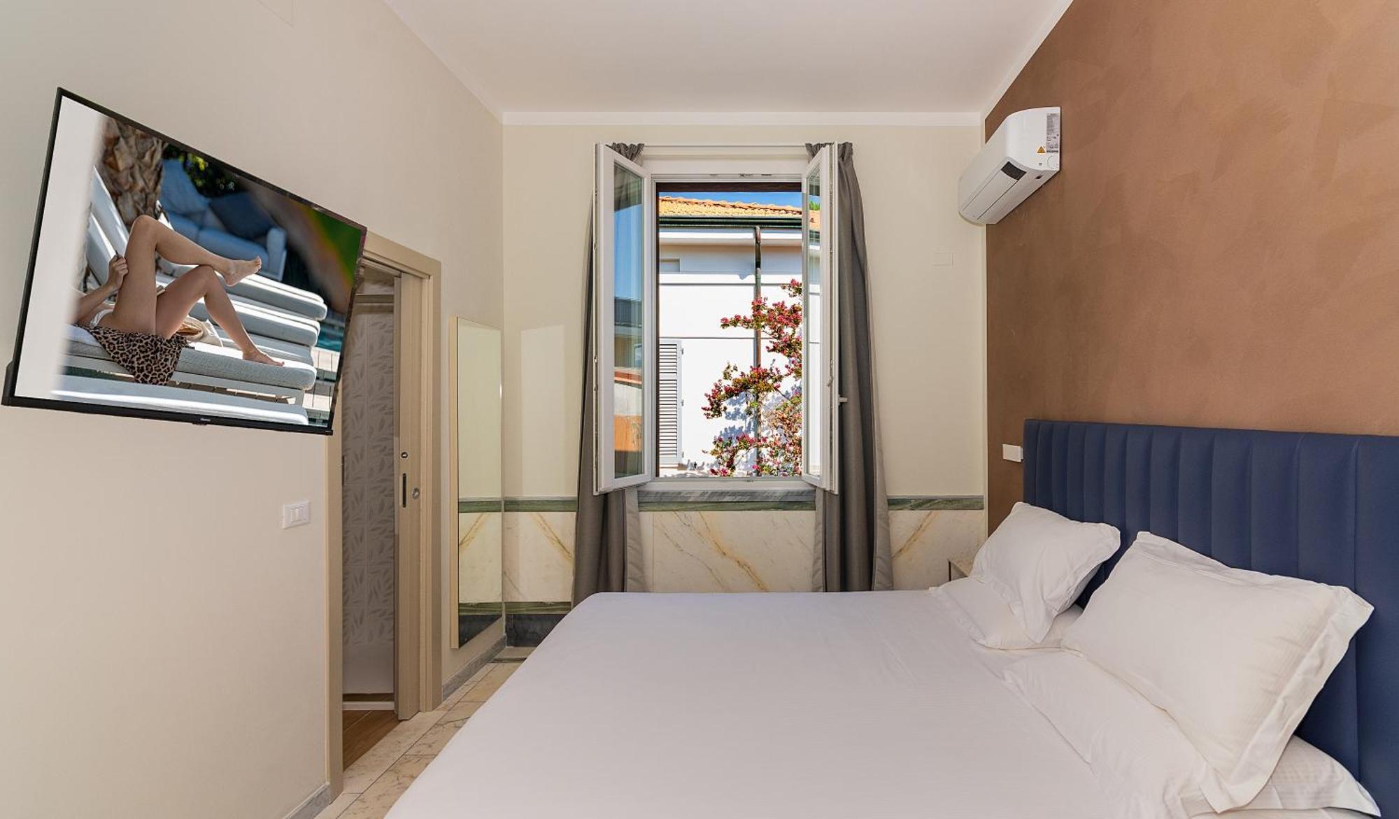 Hotel Eura Marina di Massa Exteriör bild