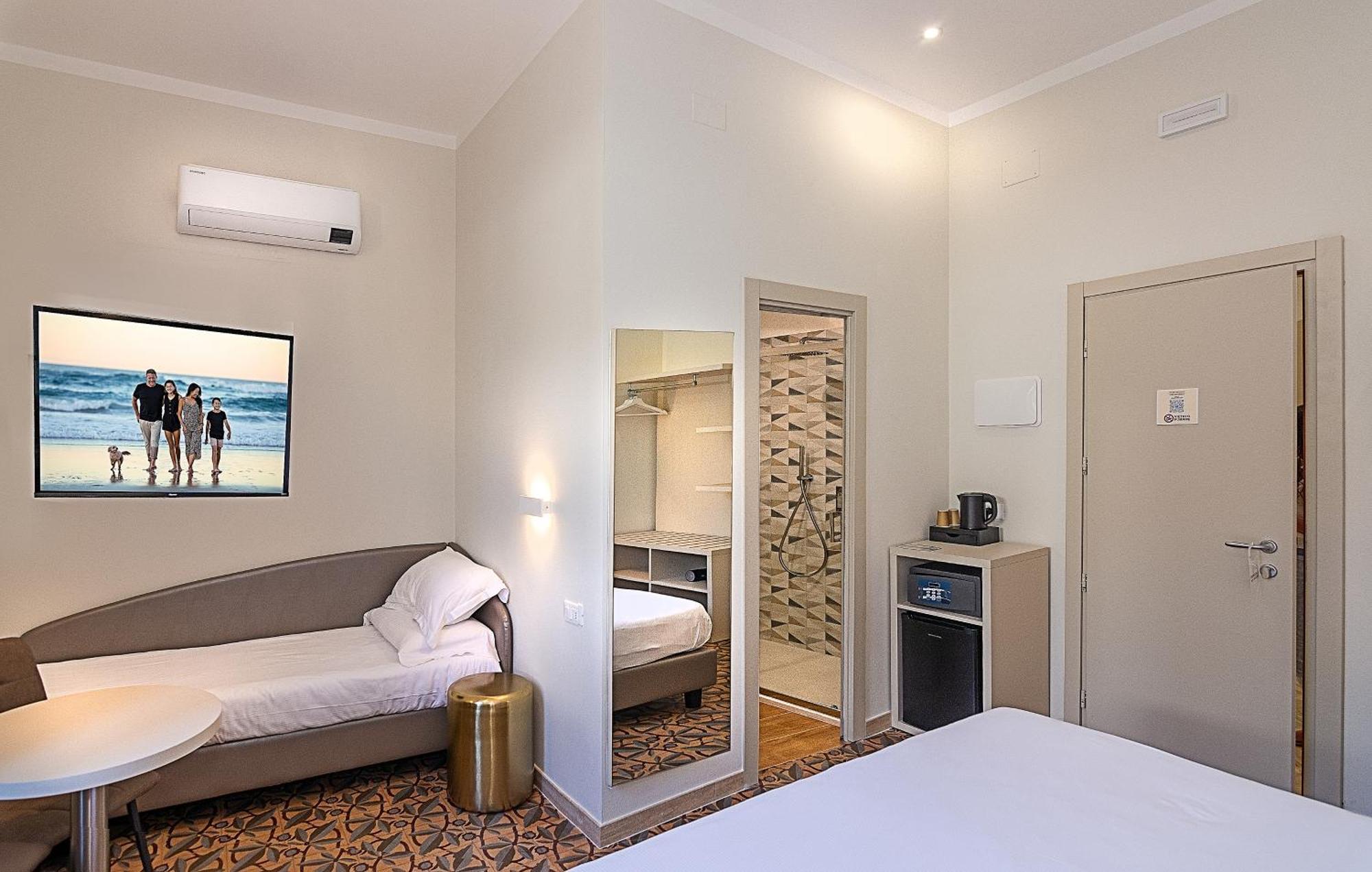 Hotel Eura Marina di Massa Exteriör bild